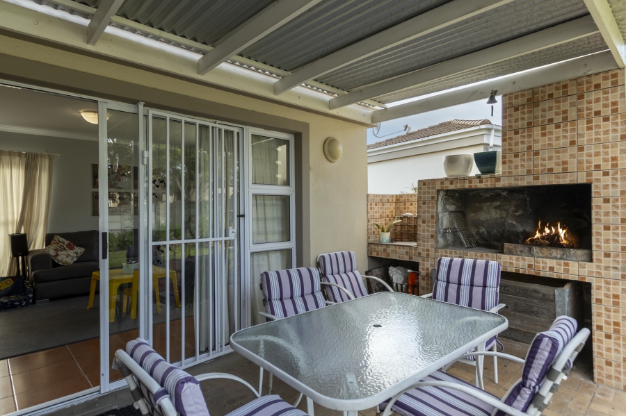 To Let 3 Bedroom Property for Rent in Somerset Ridge Western Cape